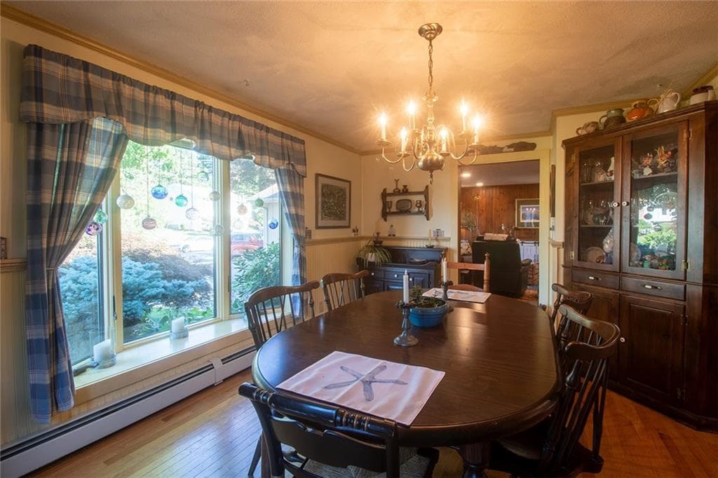 Single Family Residence at 122 Elton Circle, Cranston, photo 11 of 31