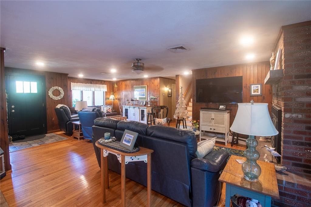 Single Family Residence at 122 Elton Circle, Cranston, photo 8 of 31