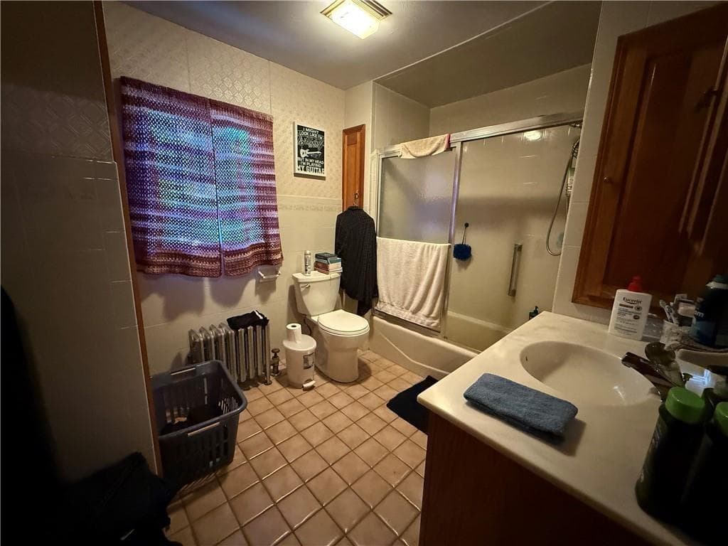 Single Family Residence at 8 Pike Street, South Kingstown, photo 7 of 14