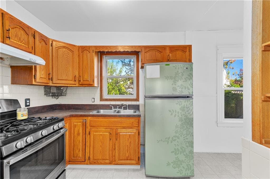 Single Family Residence at 221 Massachusetts Avenue, Providence, photo 13 of 47