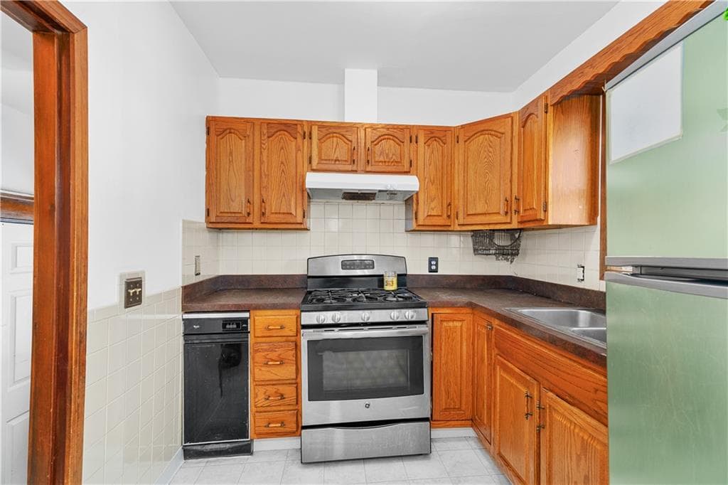 Single Family Residence at 221 Massachusetts Avenue, Providence, photo 14 of 47