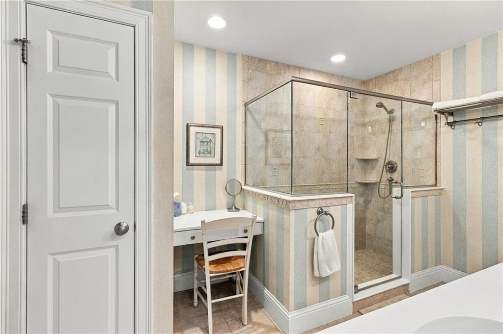 Condominium at 17 Pocasset Lane, Portsmouth, photo 13 of 50