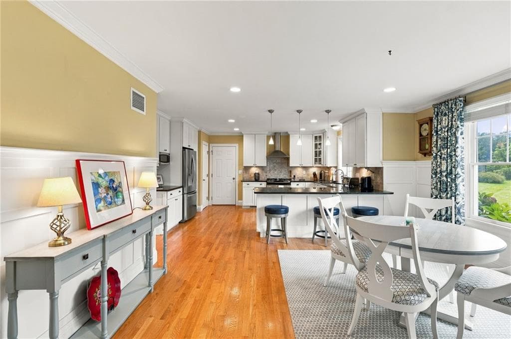 Condominium at 17 Pocasset Lane, Portsmouth, photo 17 of 50