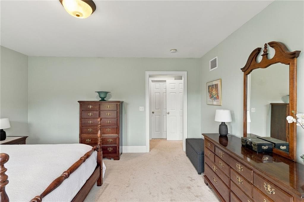 Condominium at 17 Pocasset Lane, Portsmouth, photo 11 of 50