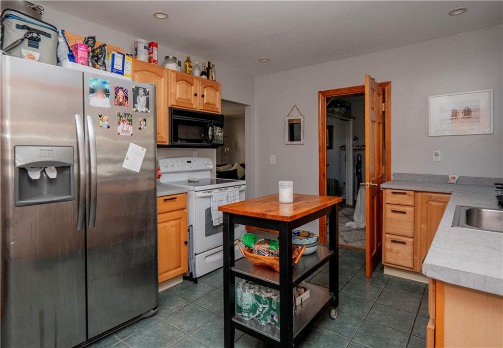 Multi Family at 10 Hammond Street, Newport, photo 11 of 46