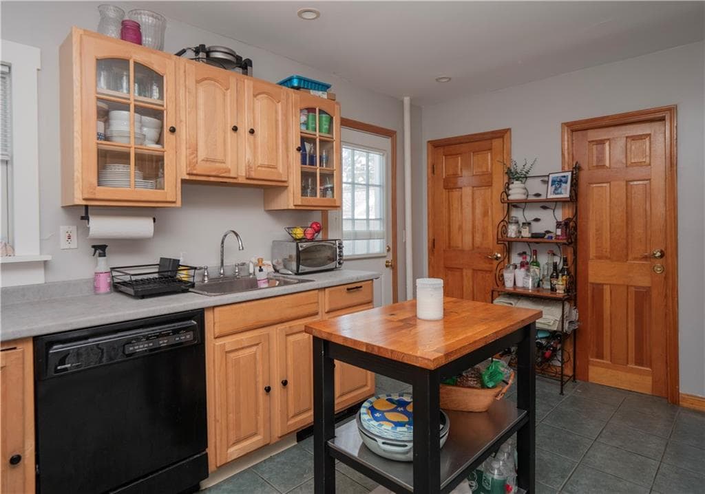 Multi Family at 10 Hammond Street, Newport, photo 8 of 46