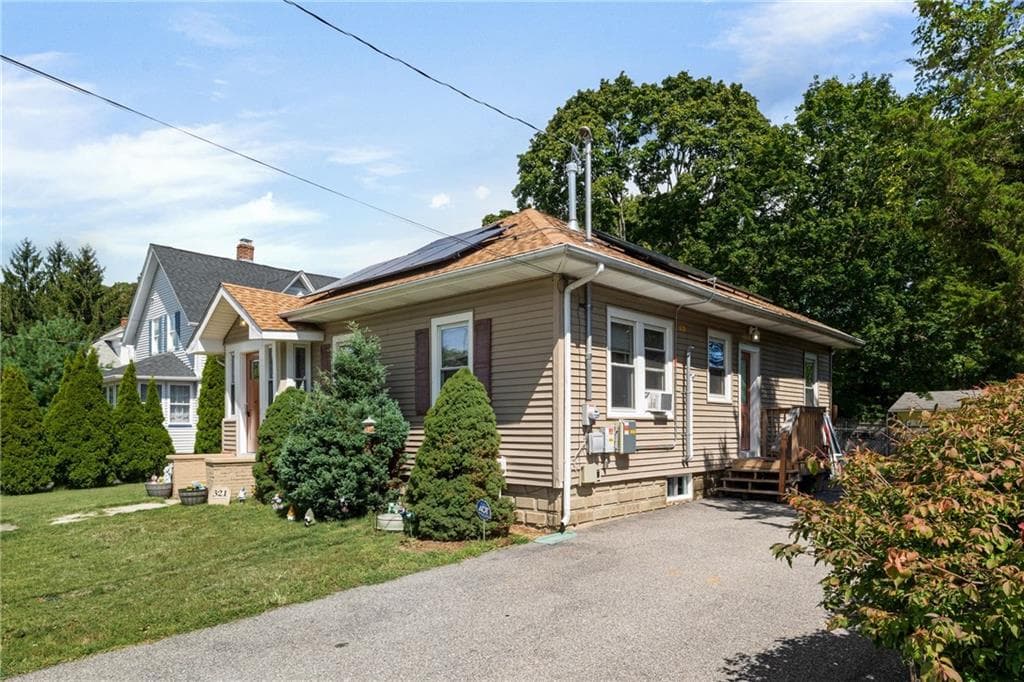 Single Family Residence at 321 Church Avenue, Warwick, photo 3 of 35