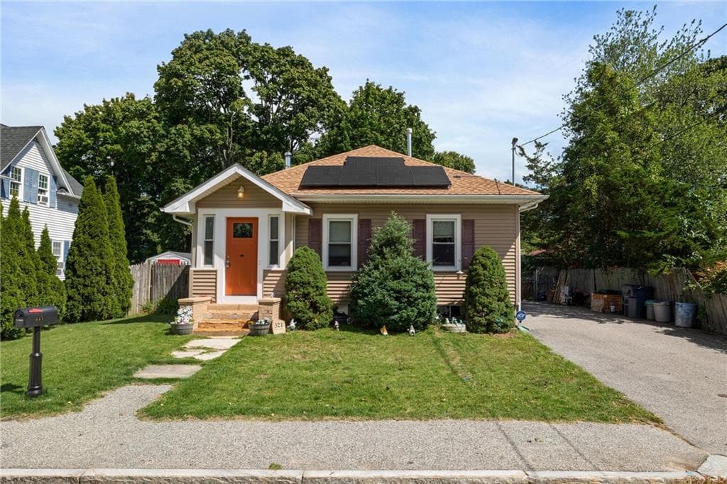 Single Family Residence at 321 Church Avenue, Warwick, photo 5 of 35