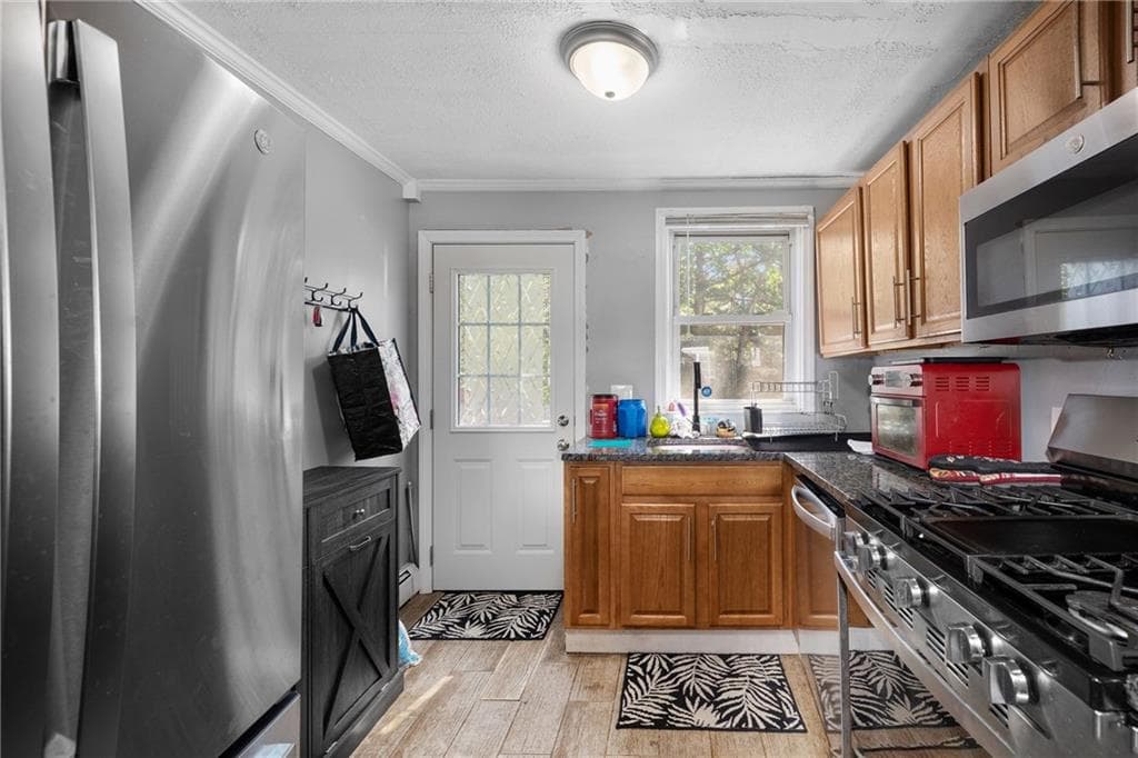 Single Family Residence at 321 Church Avenue, Warwick, photo 9 of 35