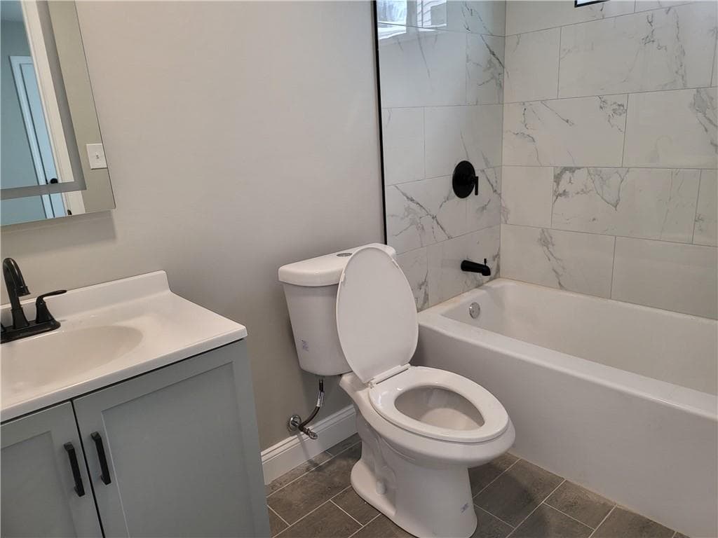 Multi Family at 729 Potters Avenue, Providence, photo 12 of 17