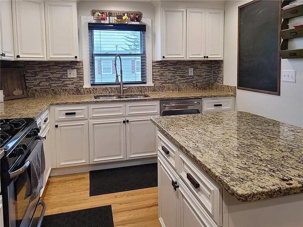 Single Family Residence at 151 Metacomet Avenue, East Providence, photo 9 of 27