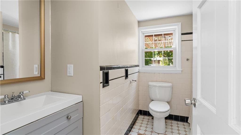 Single Family Residence at 123 Brunswick Drive, Warwick, photo 12 of 34