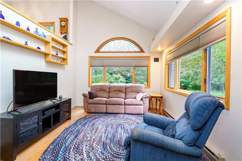 Single Family Residence at 327 North Road, South Kingstown, photo 6 of 40