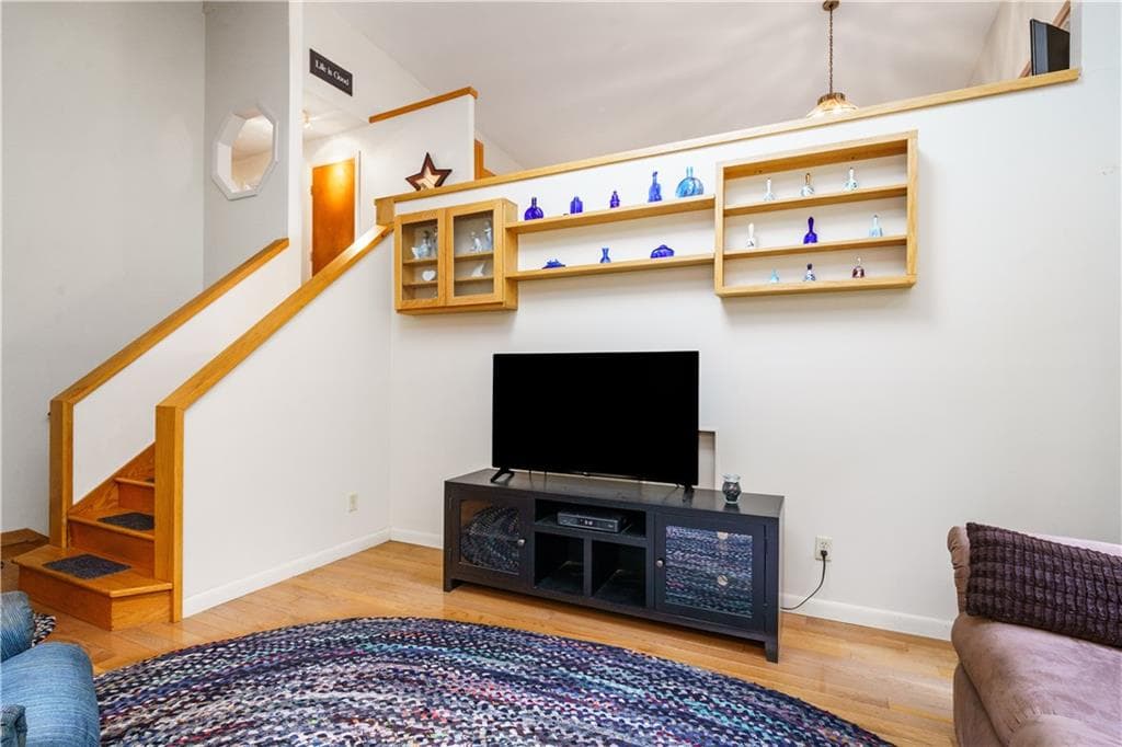 Single Family Residence at 327 North Road, South Kingstown, photo 7 of 40