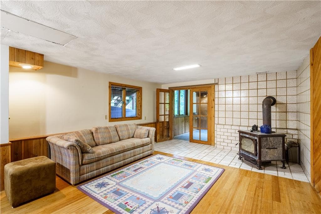 Single Family Residence at 327 North Road, South Kingstown, photo 19 of 40