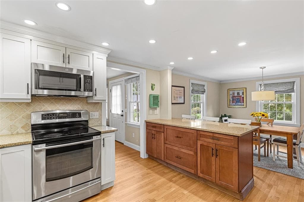 Single Family Residence at 3 Jenks Garden Lane, Barrington, photo 5 of 48