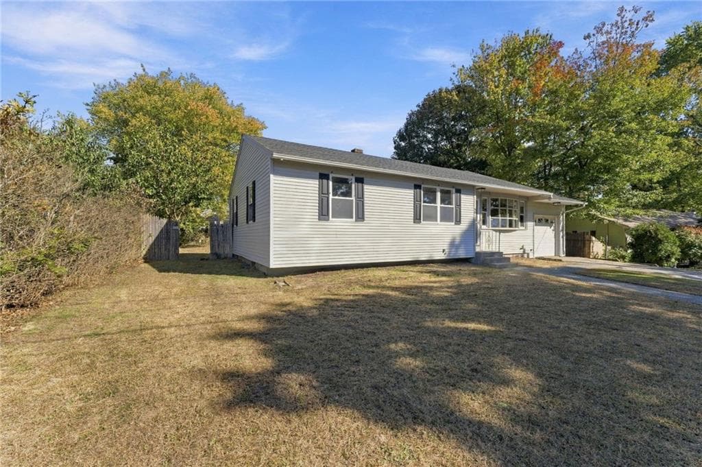 Single Family Residence at 45 Dupont Circle, North Kingstown, photo 2 of 37