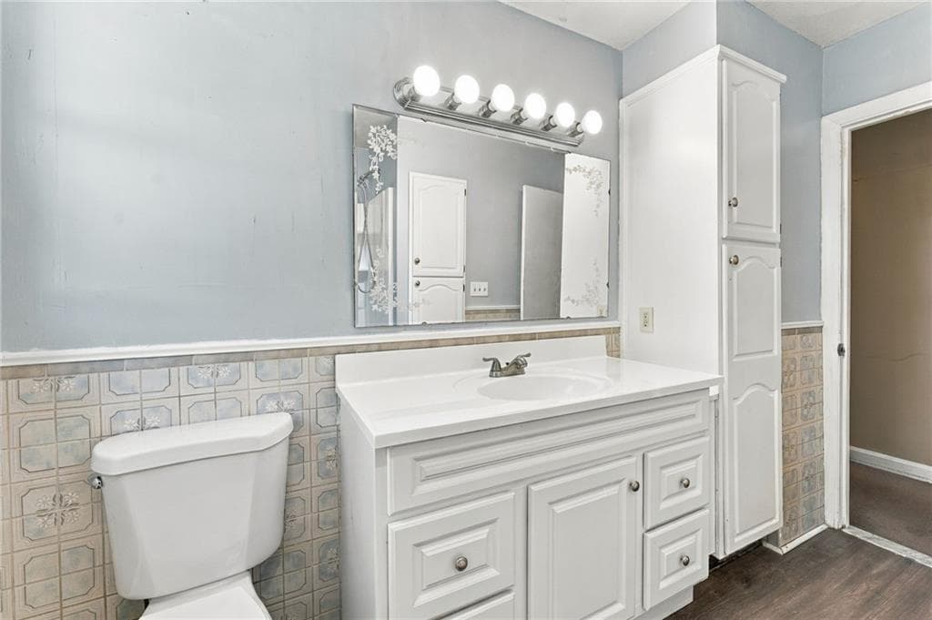 Single Family Residence at 45 Dupont Circle, North Kingstown, photo 19 of 37