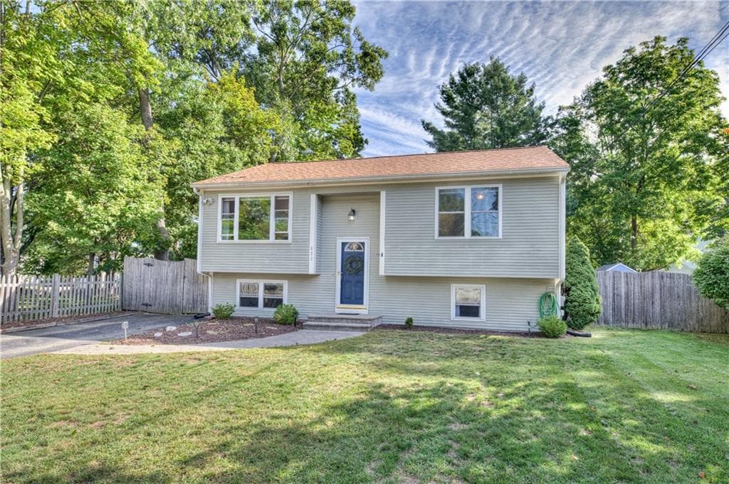 Single Family Residence at 100 Holmes Road, Warwick, photo 3 of 39