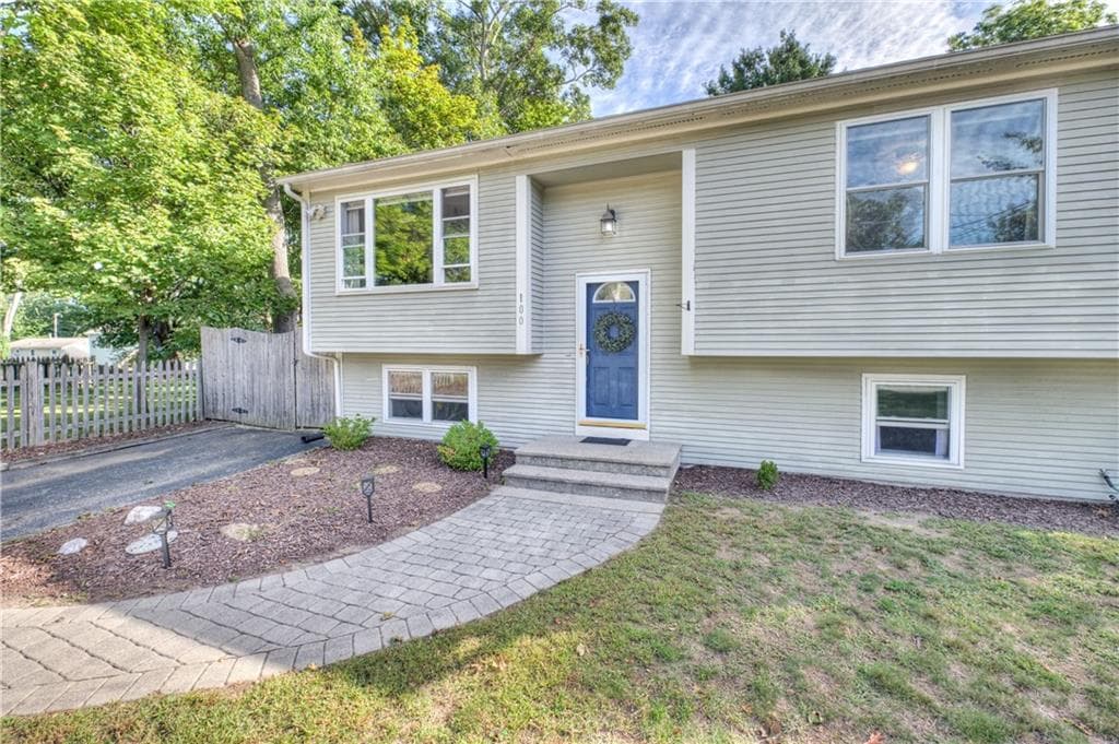 Single Family Residence at 100 Holmes Road, Warwick, photo 4 of 39
