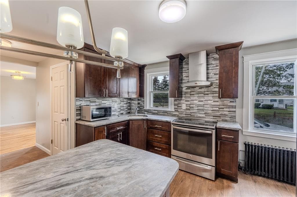Single Family Residence at 289 Legion Way, Cranston, photo 5 of 21