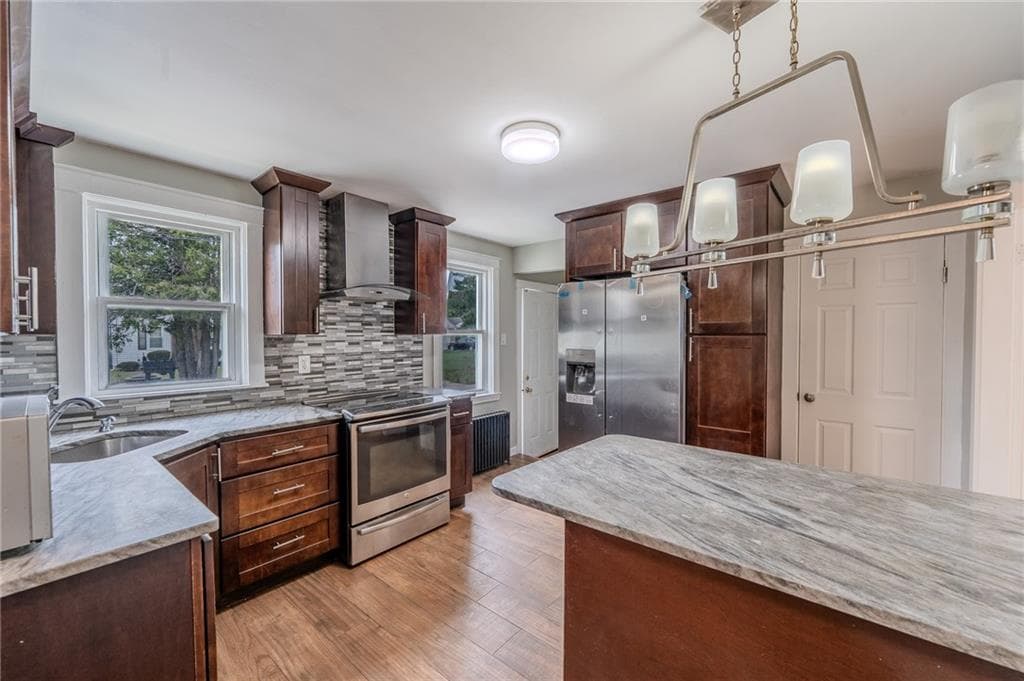 Single Family Residence at 289 Legion Way, Cranston, photo 4 of 21