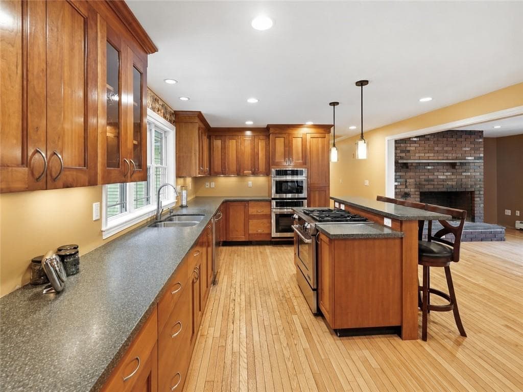 Single Family Residence at 380 Snake Hill Road, Burrillville, photo 4 of 33