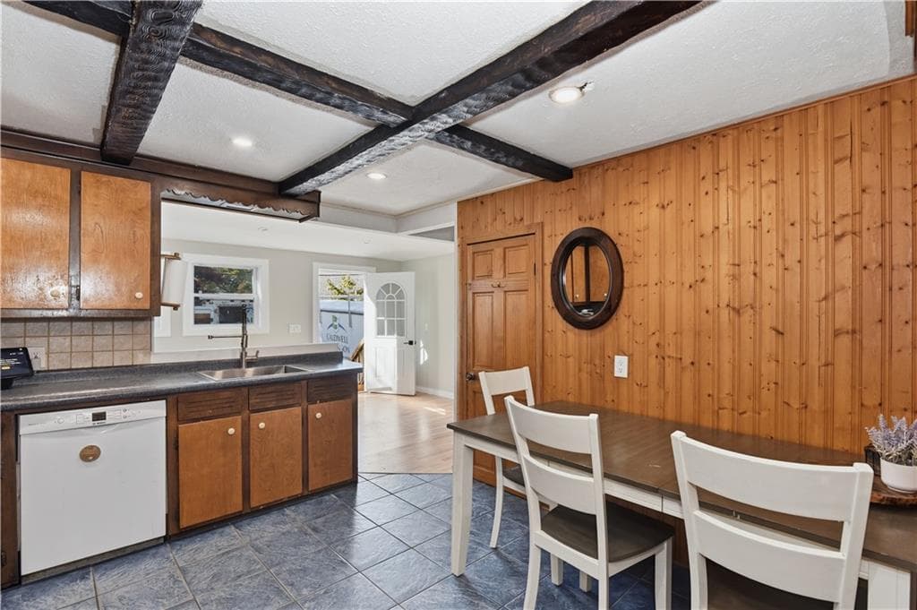 Single Family Residence at 16 Ash Avenue, Cranston, photo 3 of 22