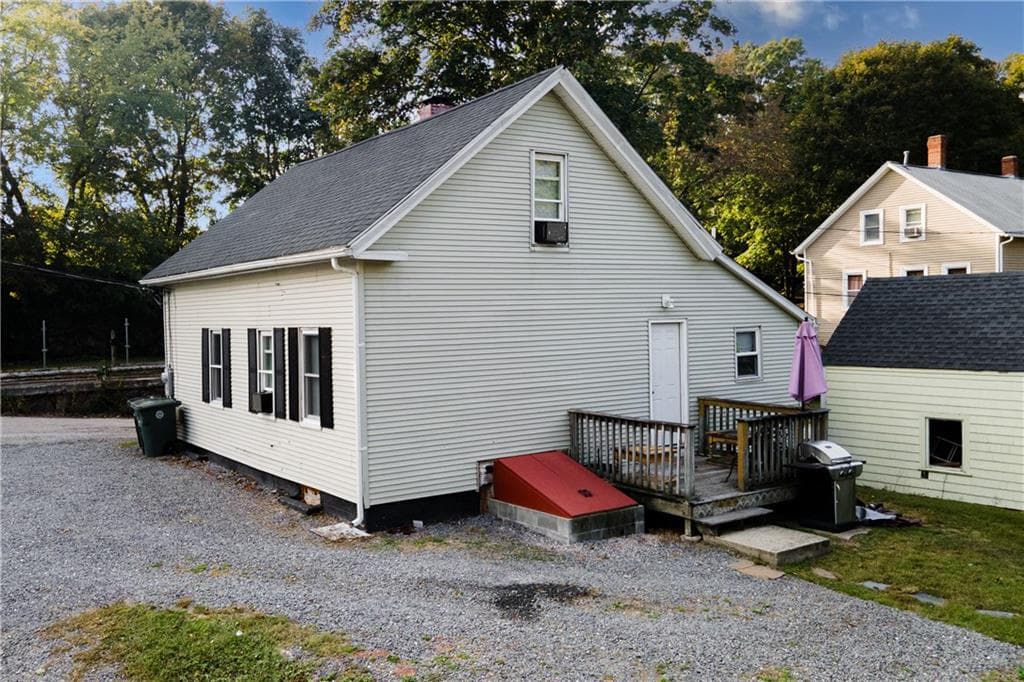 Single Family Residence at 38 Capwell Avenue, Coventry, photo 6 of 30