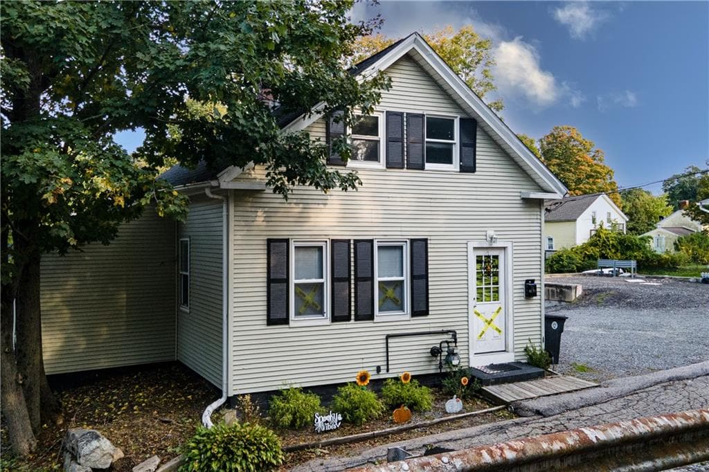 Single Family Residence at 38 Capwell Avenue, Coventry, photo 3 of 30