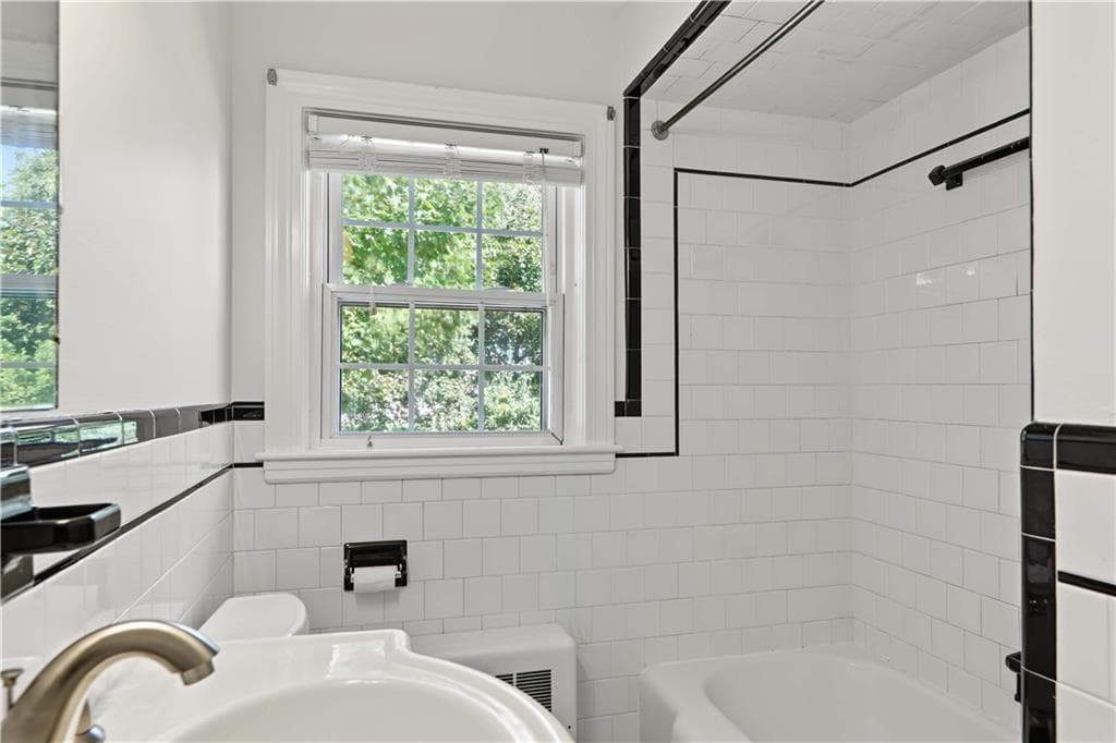 Single Family Residence at 6 Carr Lane, Bristol, photo 15 of 29