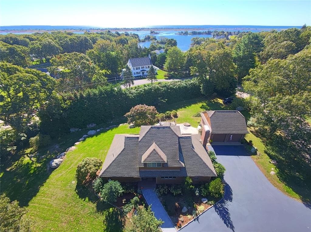 Single Family Residence at 3 Rock ridge Road, Westerly, photo 2 of 35