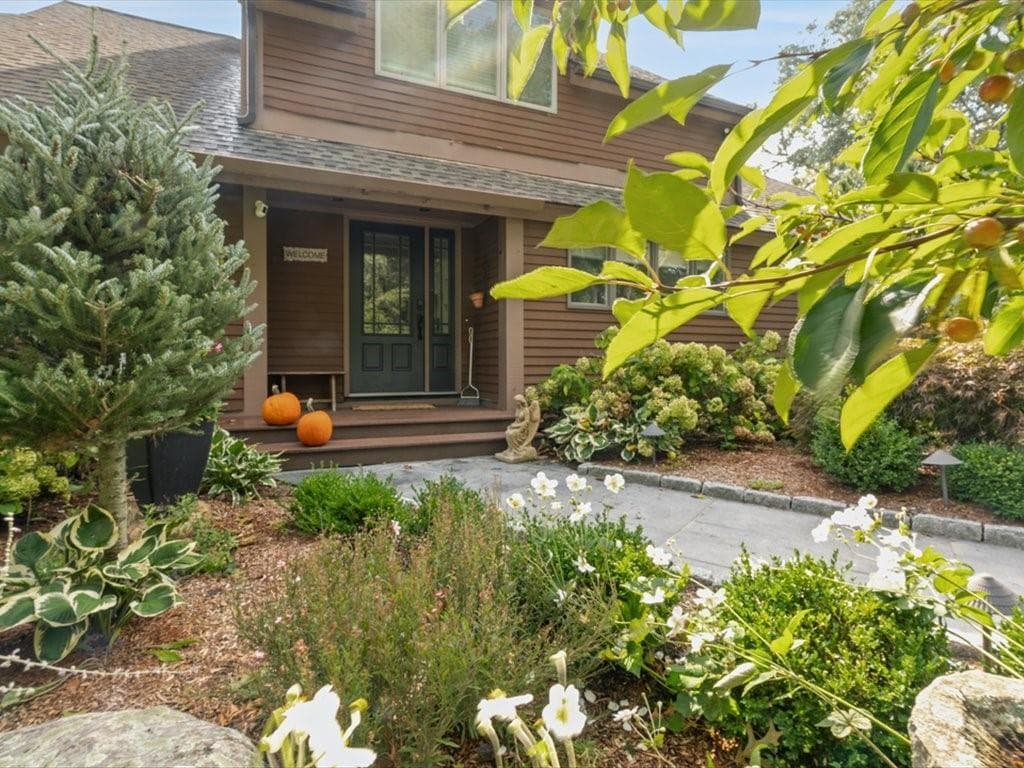 Single Family Residence at 3 Rock ridge Road, Westerly, photo 5 of 35