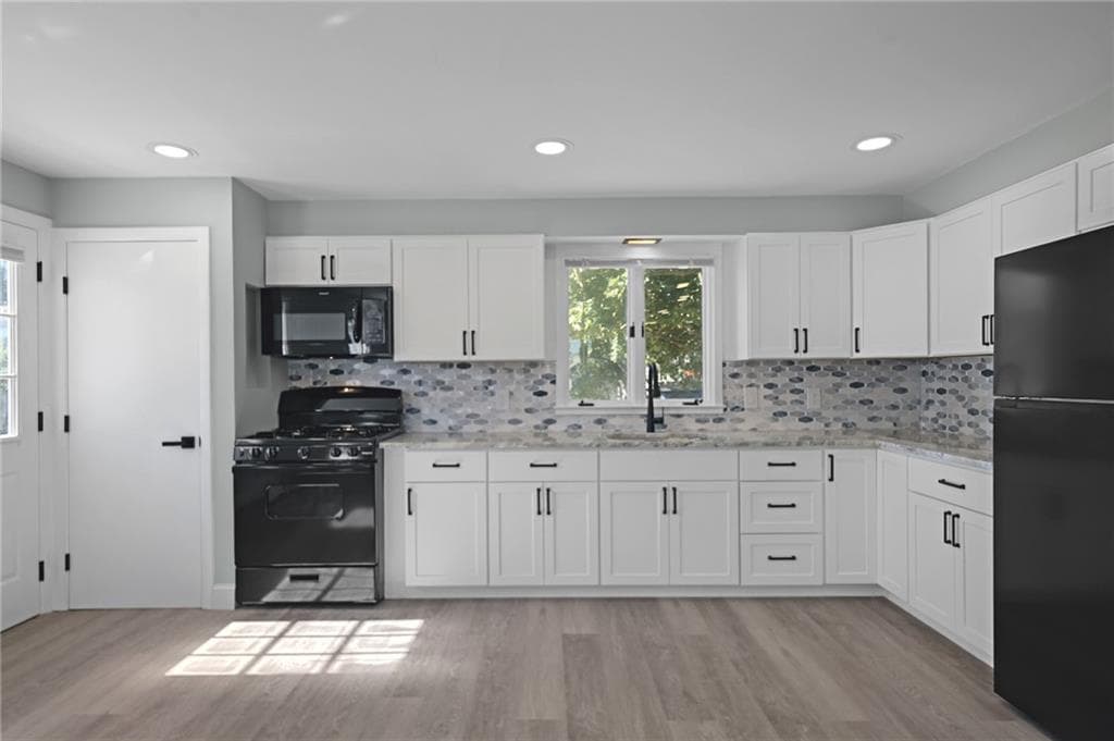 Single Family Residence at 437 Harrington Avenue, Warwick, photo 12 of 32