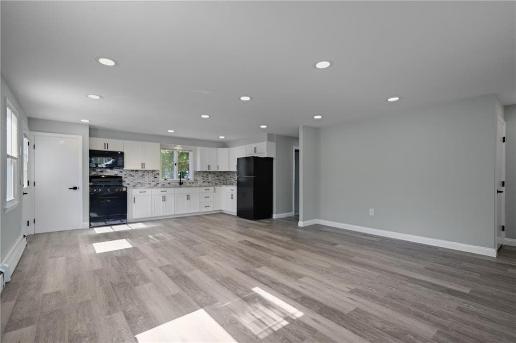 Single Family Residence at 437 Harrington Avenue, Warwick, photo 5 of 32