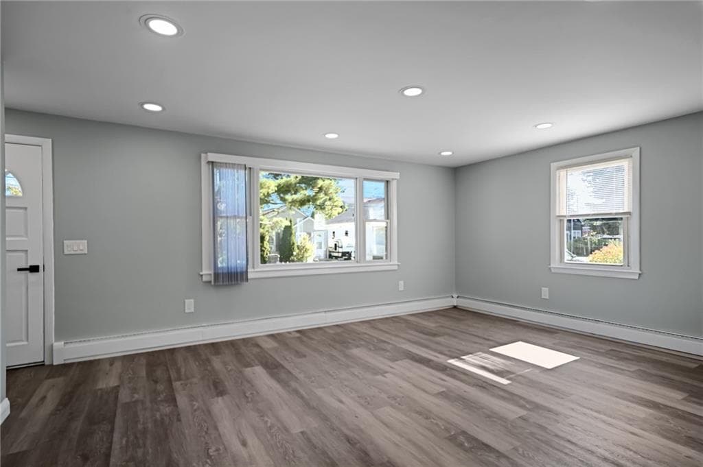 Single Family Residence at 437 Harrington Avenue, Warwick, photo 10 of 32