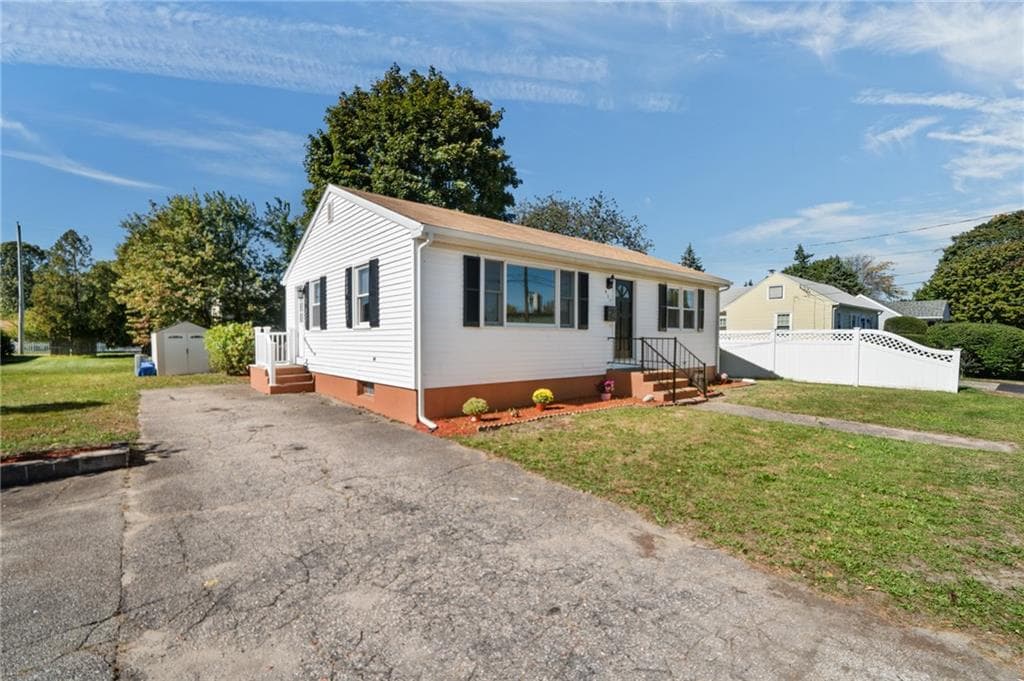 Single Family Residence at 437 Harrington Avenue, Warwick, photo 4 of 32