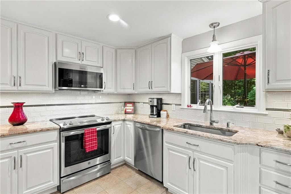 Single Family Residence at 5 Sunnyside Drive, Cumberland, photo 18 of 46