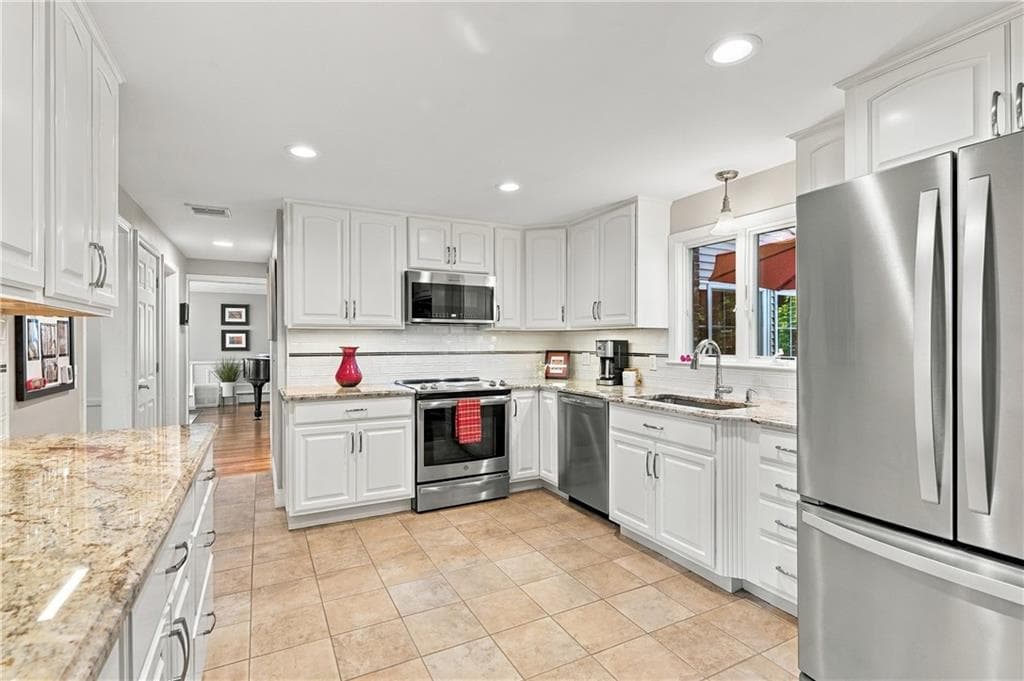 Single Family Residence at 5 Sunnyside Drive, Cumberland, photo 19 of 46