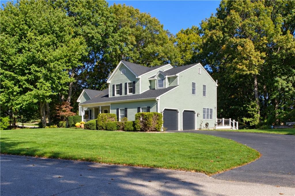 Single Family Residence at 10 Highbush Terrace, North Kingstown, photo 3 of 47