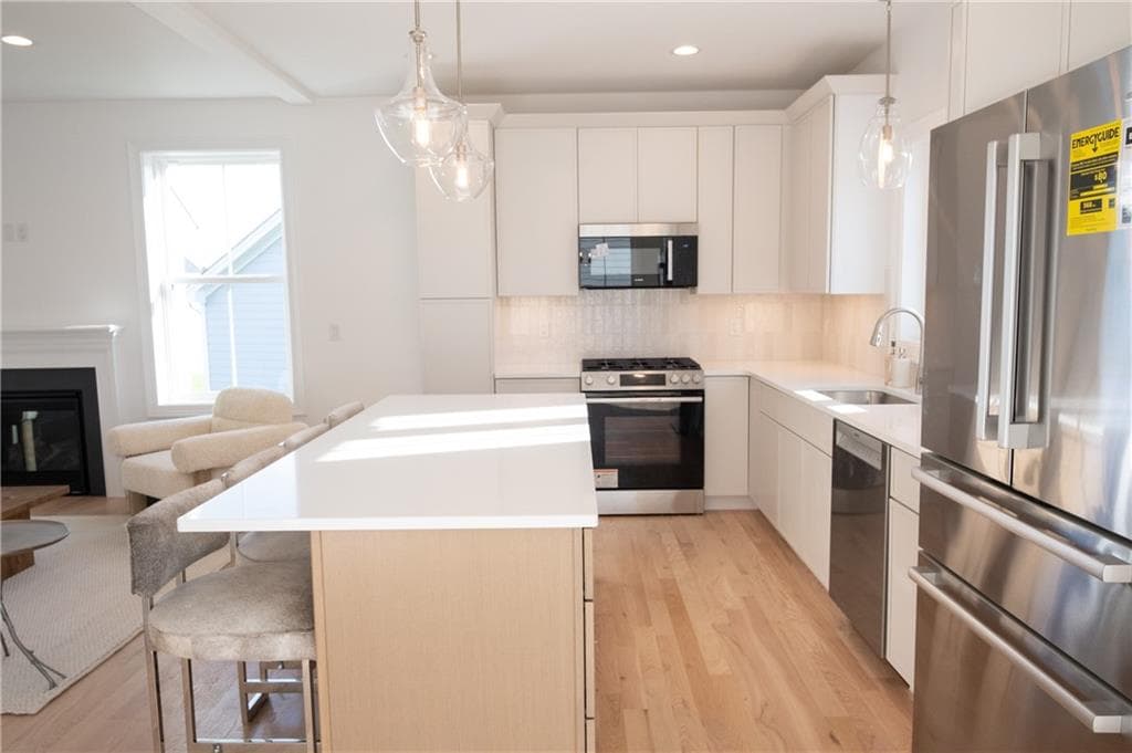 Single Family Residence at 30 Bunker Hill Crossing, Portsmouth, photo 17 of 24
