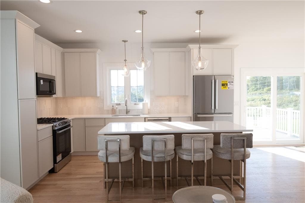 Single Family Residence at 30 Bunker Hill Crossing, Portsmouth, photo 18 of 24