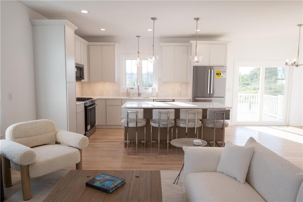 Single Family Residence at 30 Bunker Hill Crossing, Portsmouth, photo 15 of 24