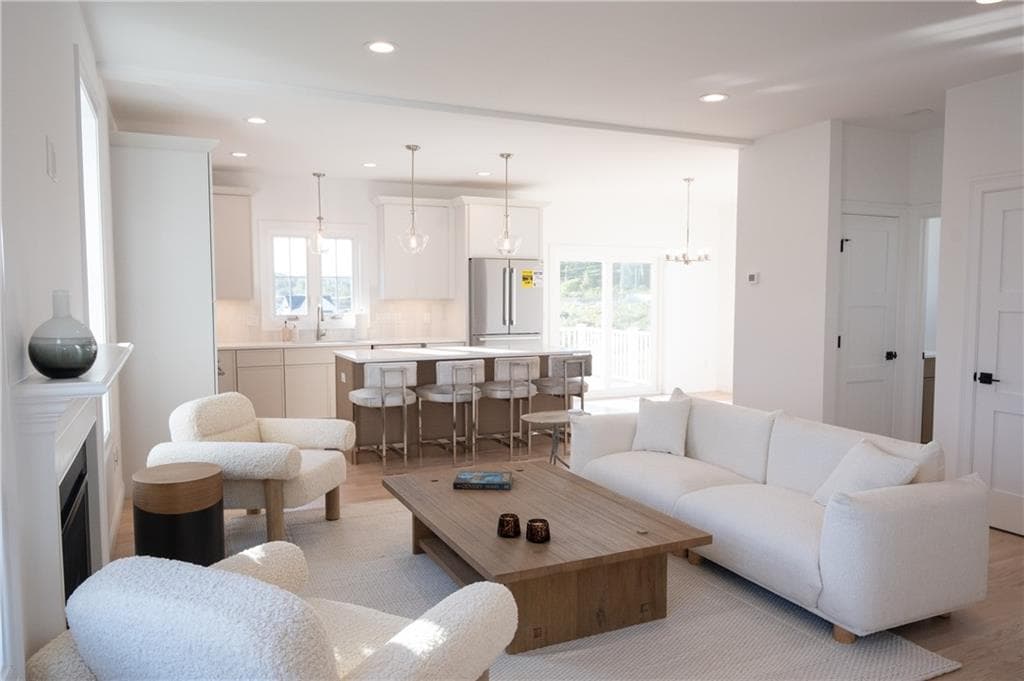 Single Family Residence at 30 Bunker Hill Crossing, Portsmouth, photo 19 of 24