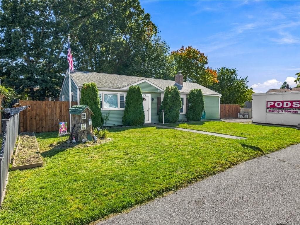Single Family Residence at 126 Vernon Street, Warwick, photo 2 of 33