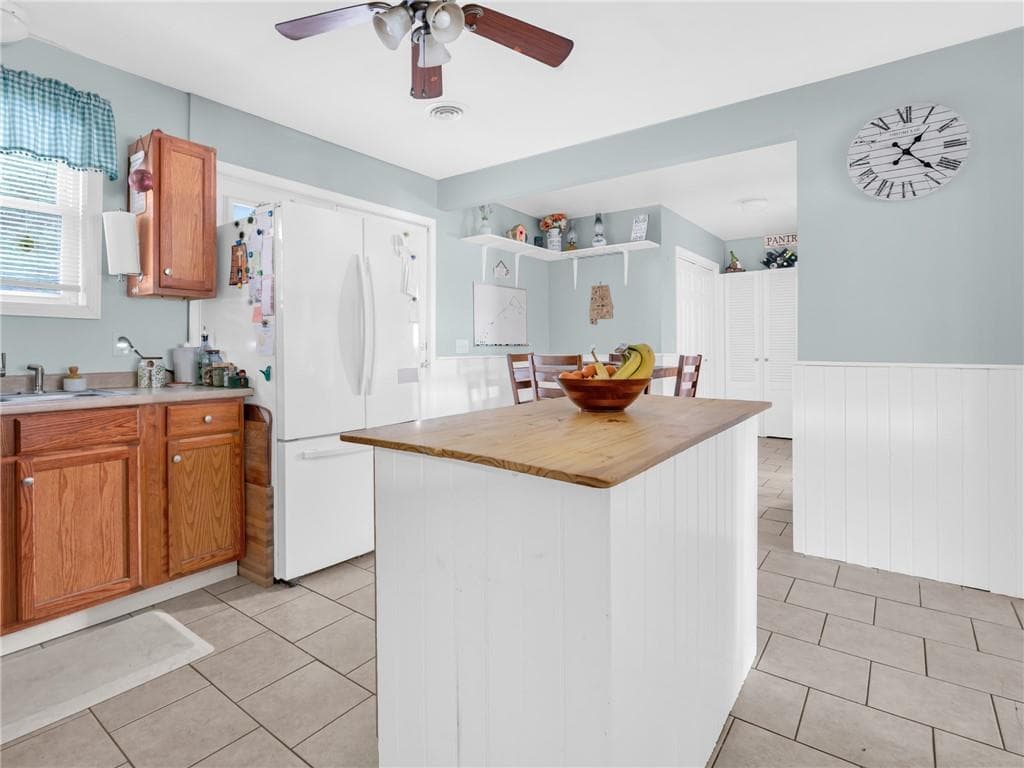 Single Family Residence at 126 Vernon Street, Warwick, photo 6 of 33