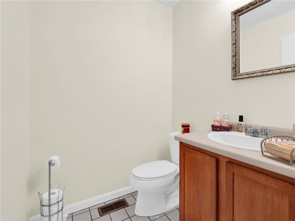 Single Family Residence at 109 Pinnery Avenue, Warwick, photo 13 of 26