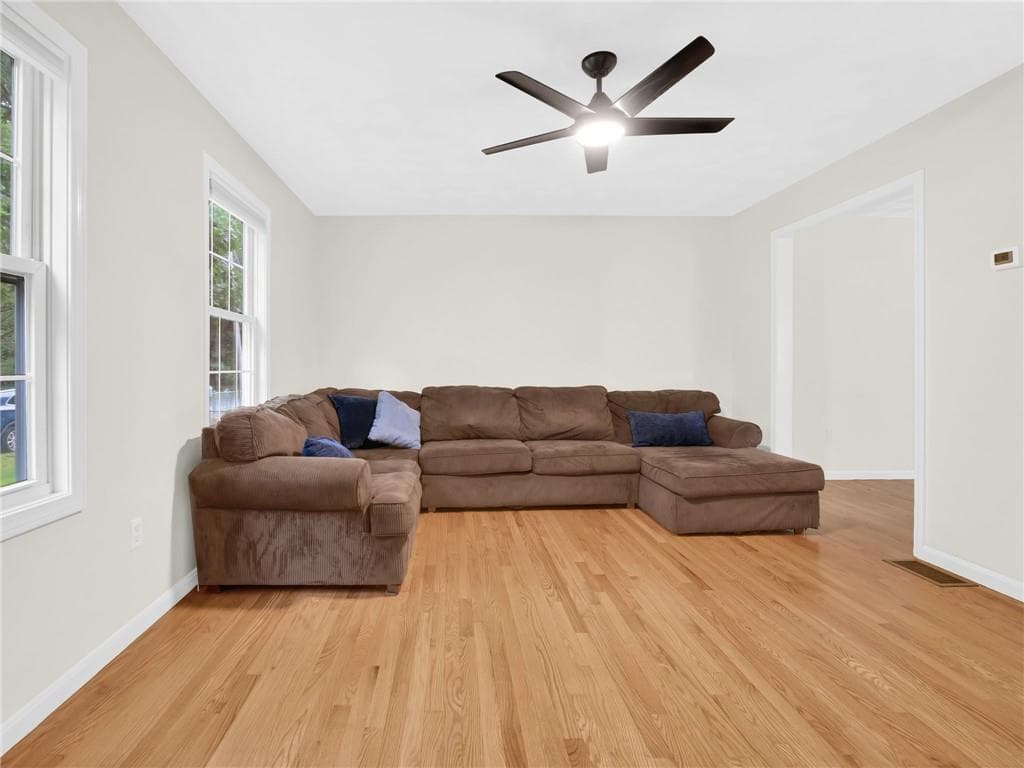 Single Family Residence at 109 Pinnery Avenue, Warwick, photo 5 of 26