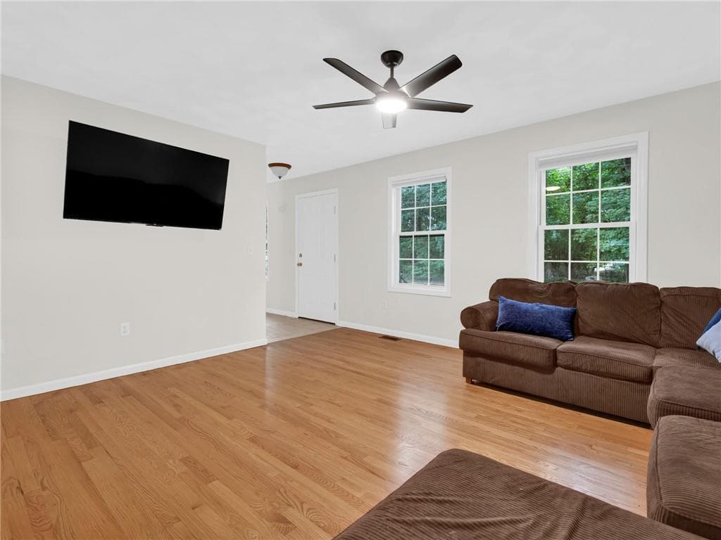 Single Family Residence at 109 Pinnery Avenue, Warwick, photo 4 of 26