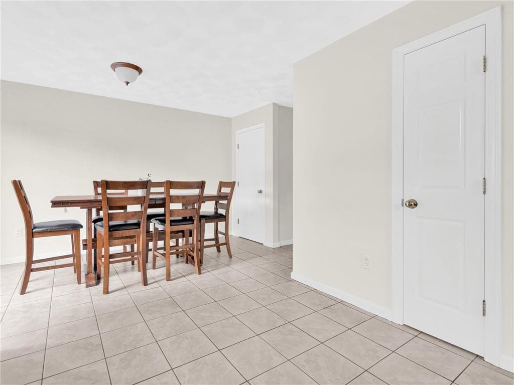 Single Family Residence at 109 Pinnery Avenue, Warwick, photo 8 of 26